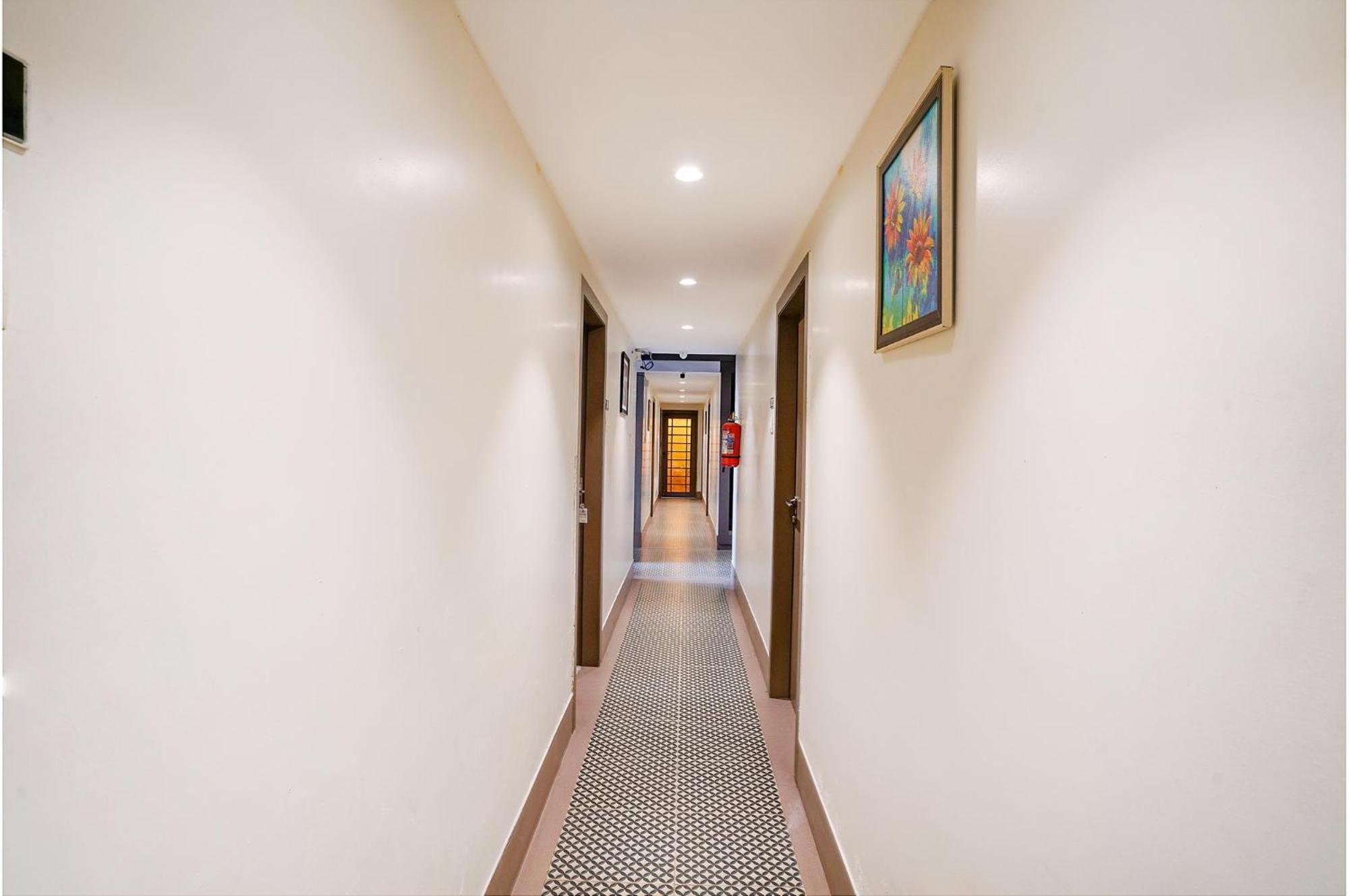 Hotel Gargi Deluxe ปูเน่ ภายนอก รูปภาพ