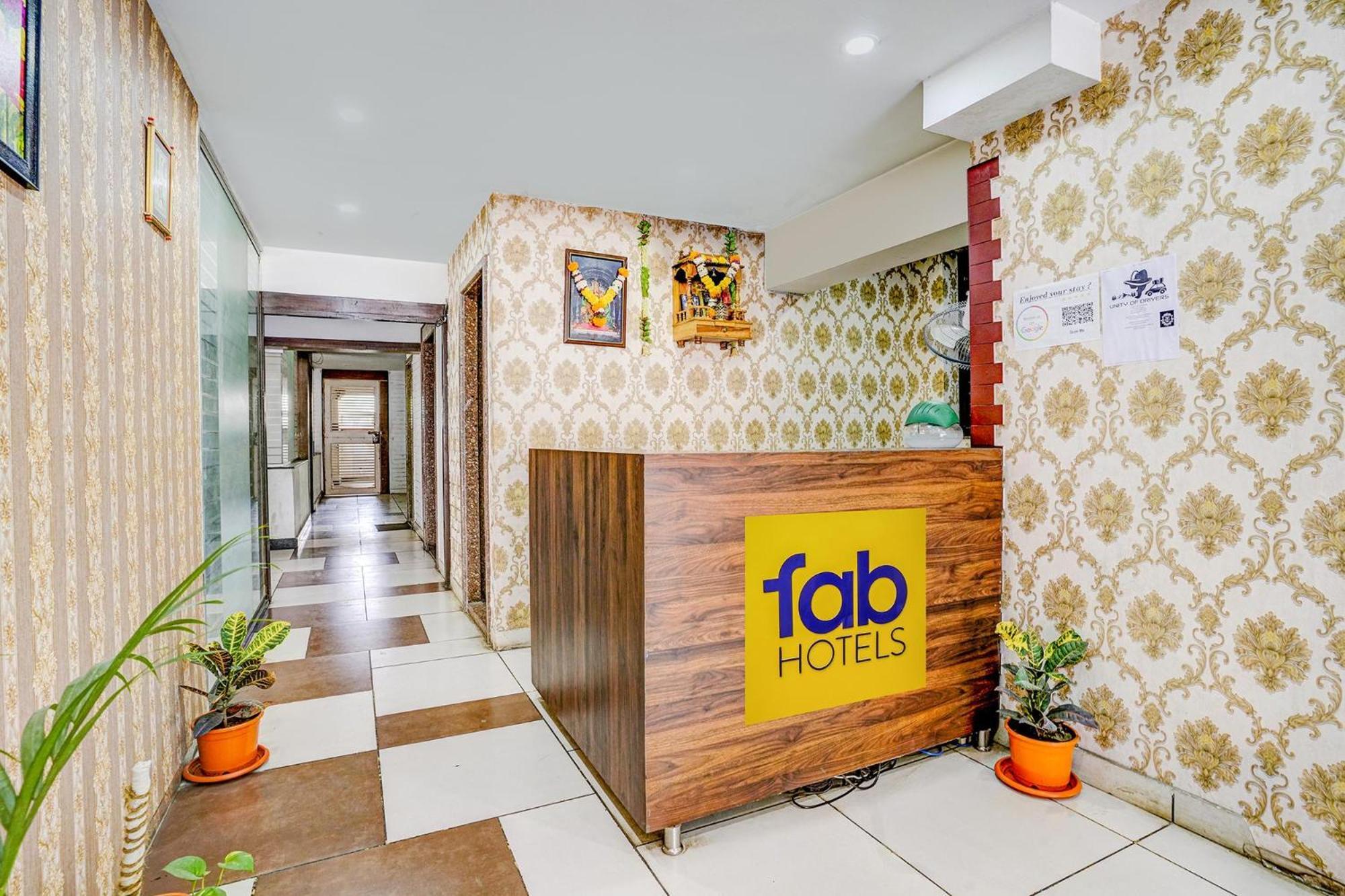 Hotel Gargi Deluxe ปูเน่ ภายนอก รูปภาพ