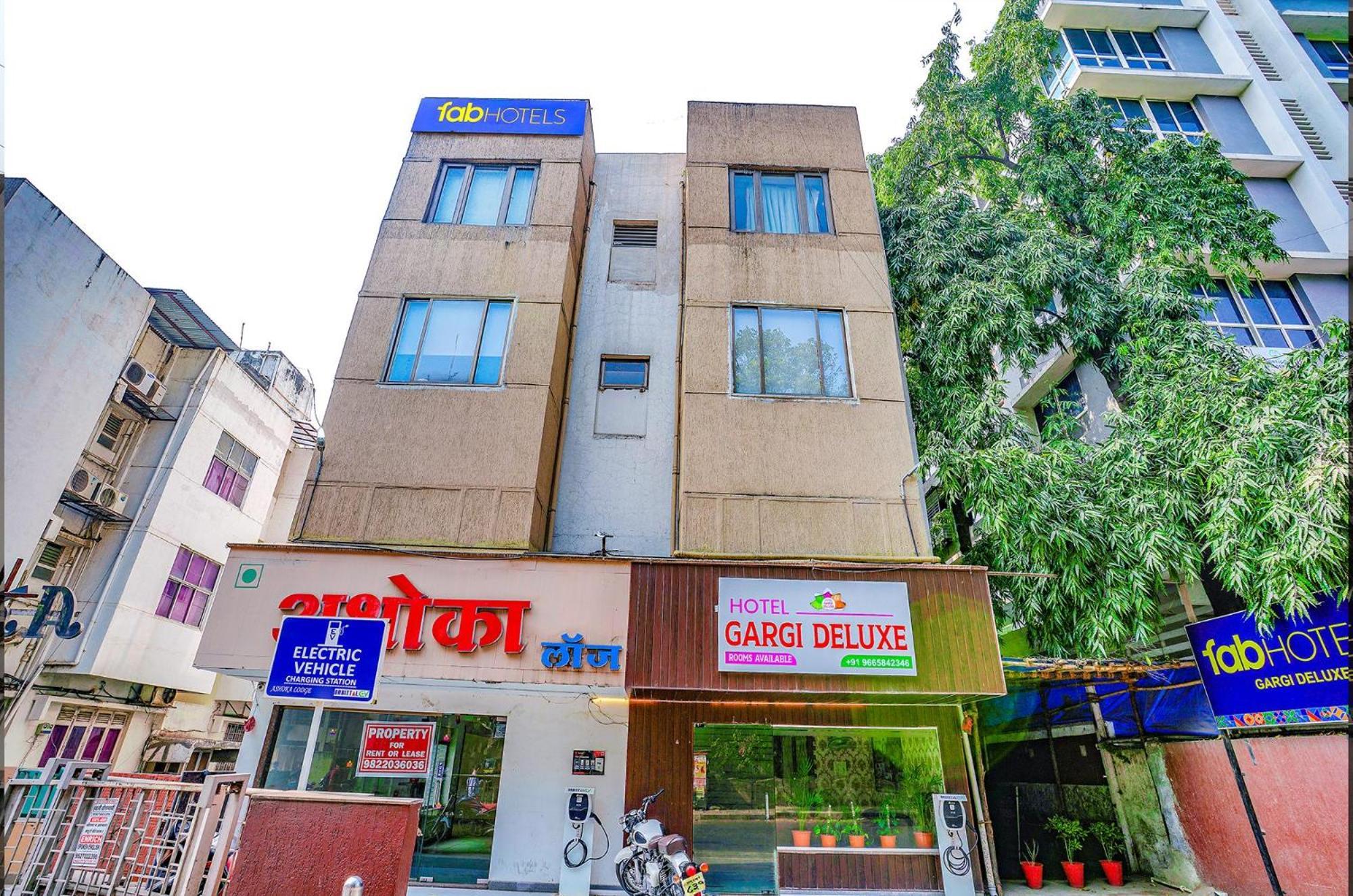 Hotel Gargi Deluxe ปูเน่ ภายนอก รูปภาพ