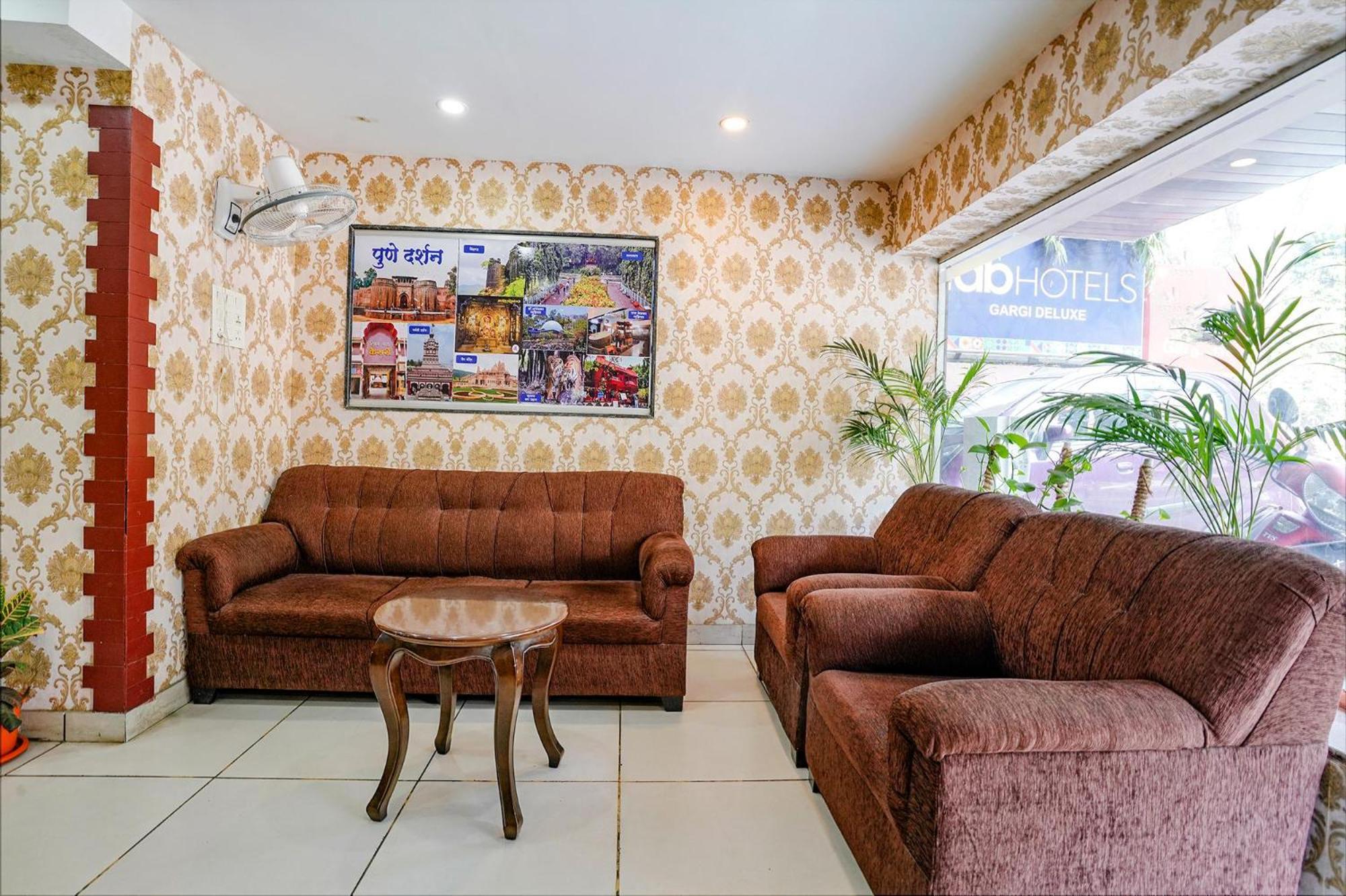 Hotel Gargi Deluxe ปูเน่ ภายนอก รูปภาพ