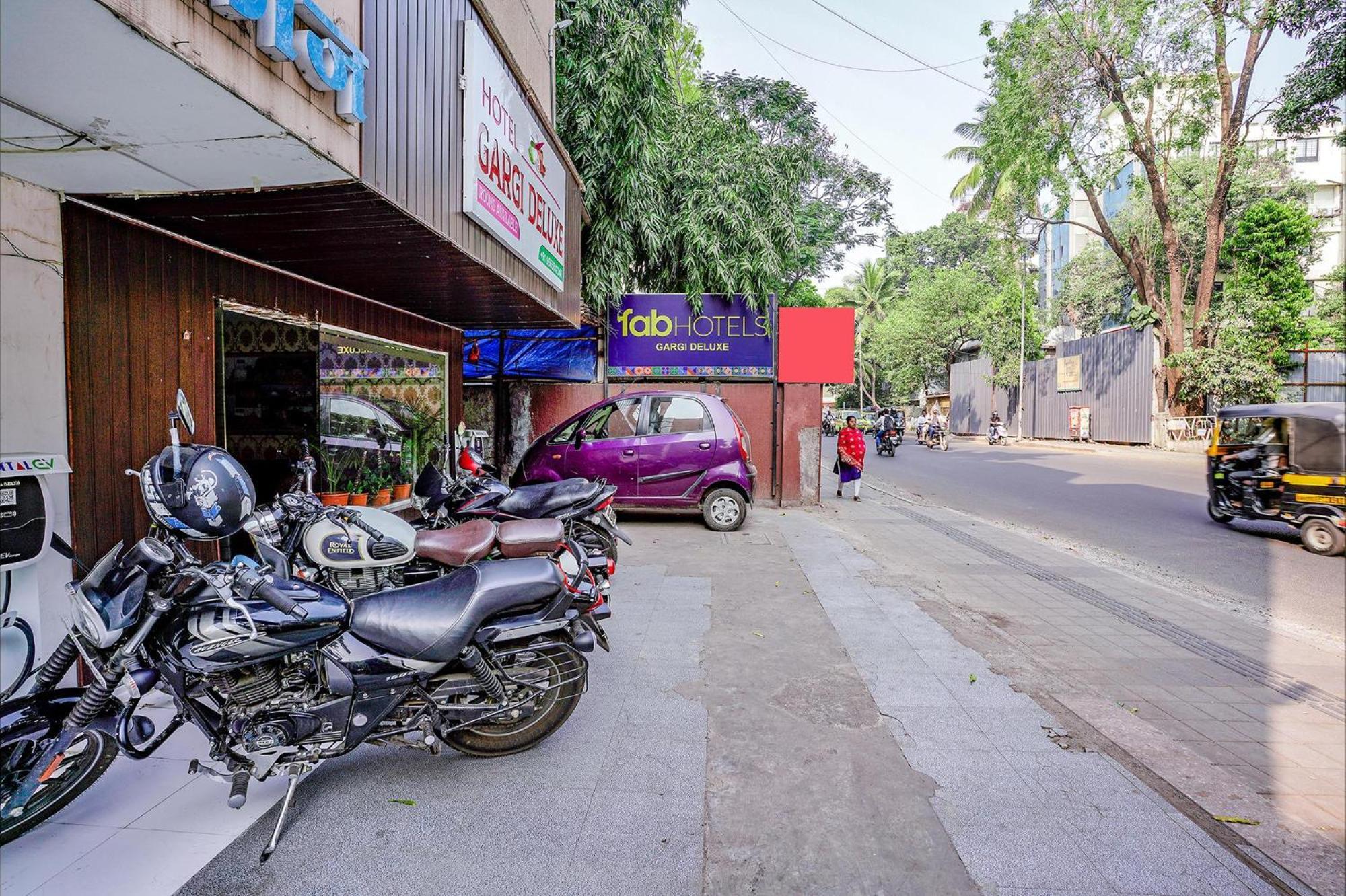 Hotel Gargi Deluxe ปูเน่ ภายนอก รูปภาพ
