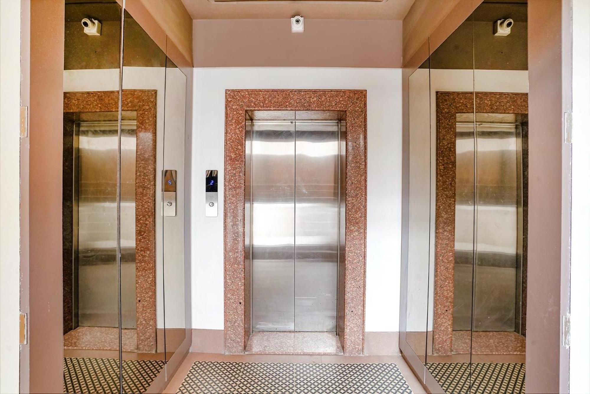 Hotel Gargi Deluxe ปูเน่ ภายนอก รูปภาพ