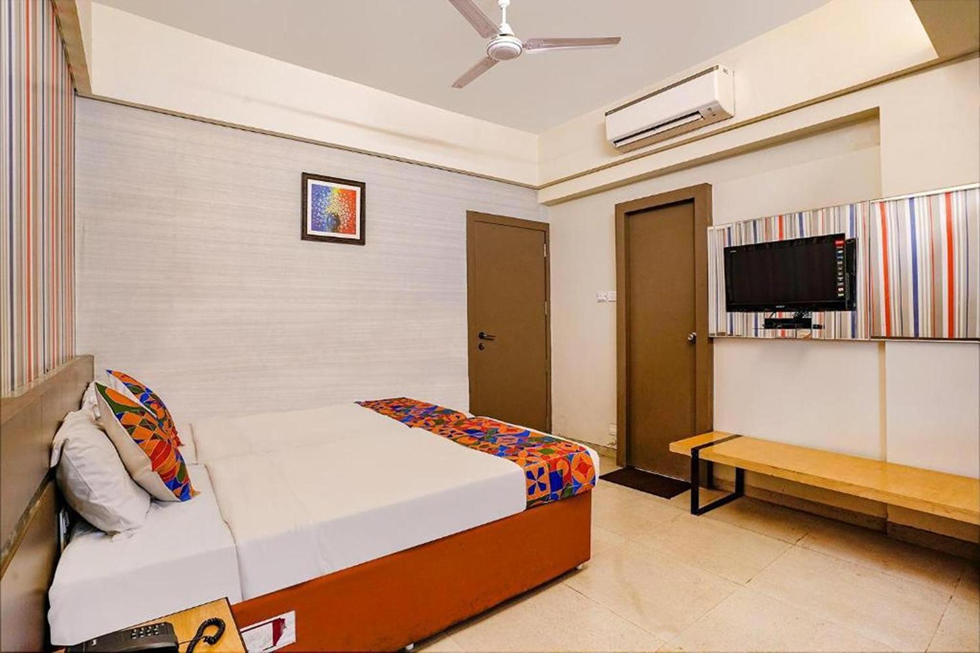 Hotel Gargi Deluxe ปูเน่ ภายนอก รูปภาพ