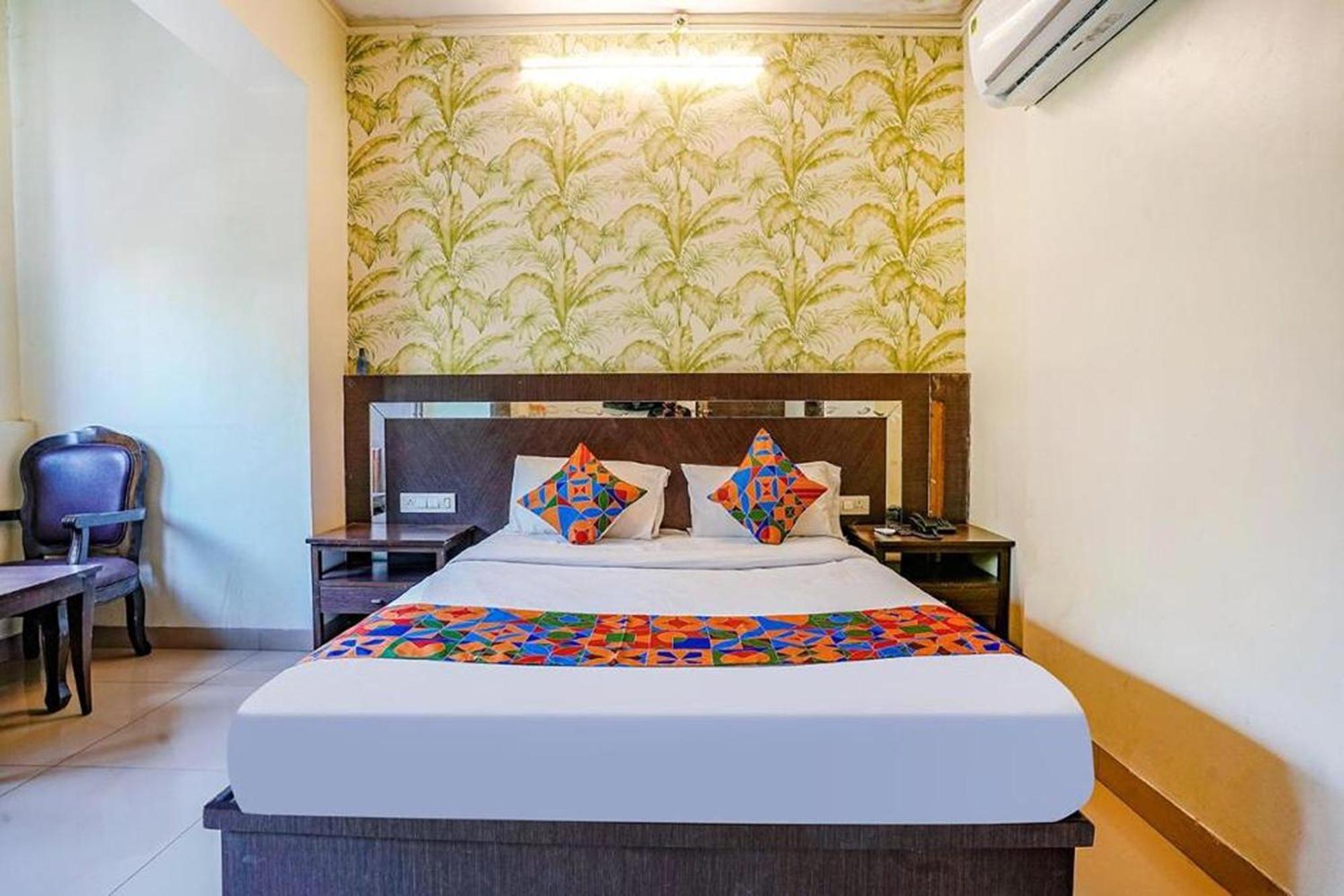 Hotel Gargi Deluxe ปูเน่ ภายนอก รูปภาพ