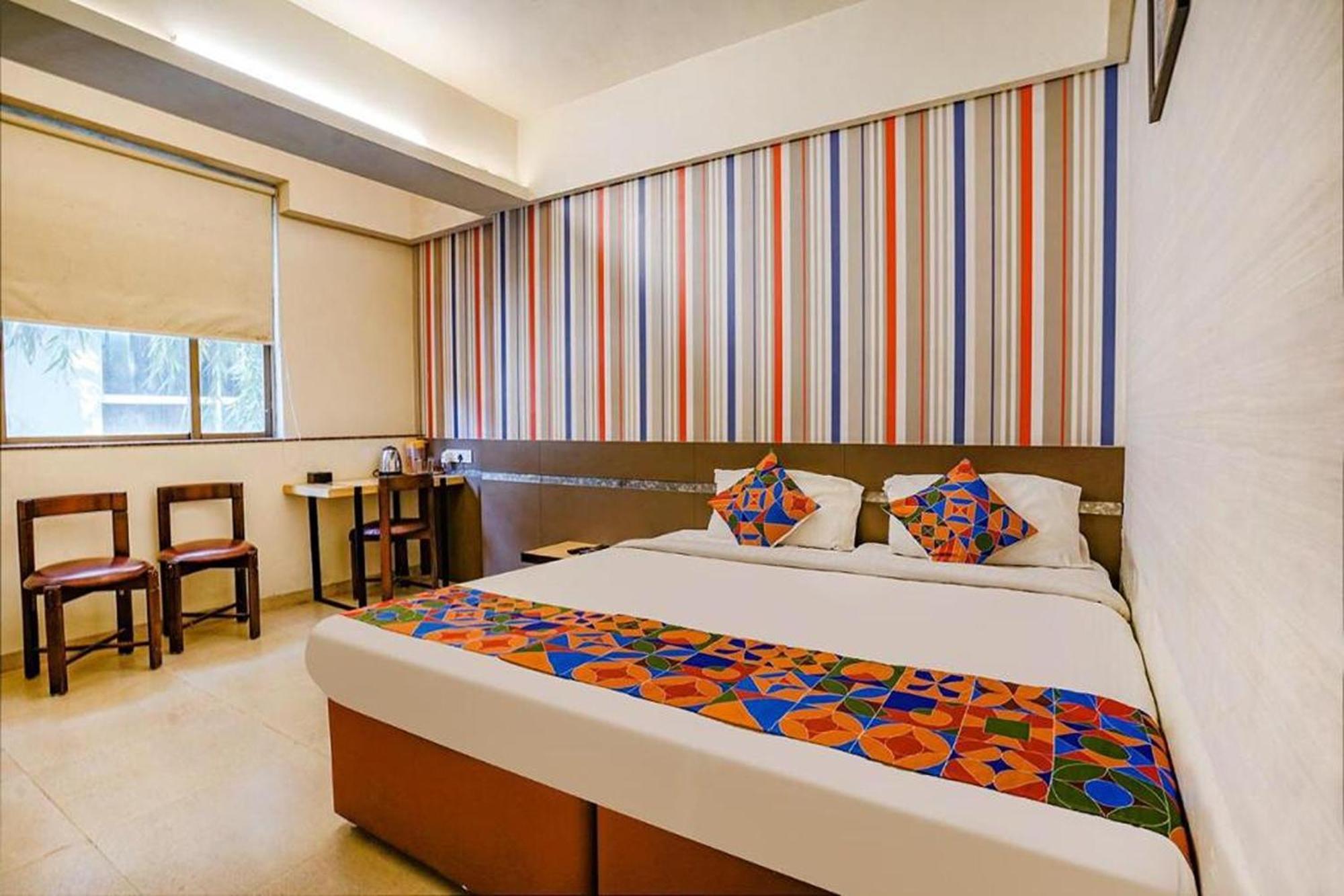 Hotel Gargi Deluxe ปูเน่ ภายนอก รูปภาพ