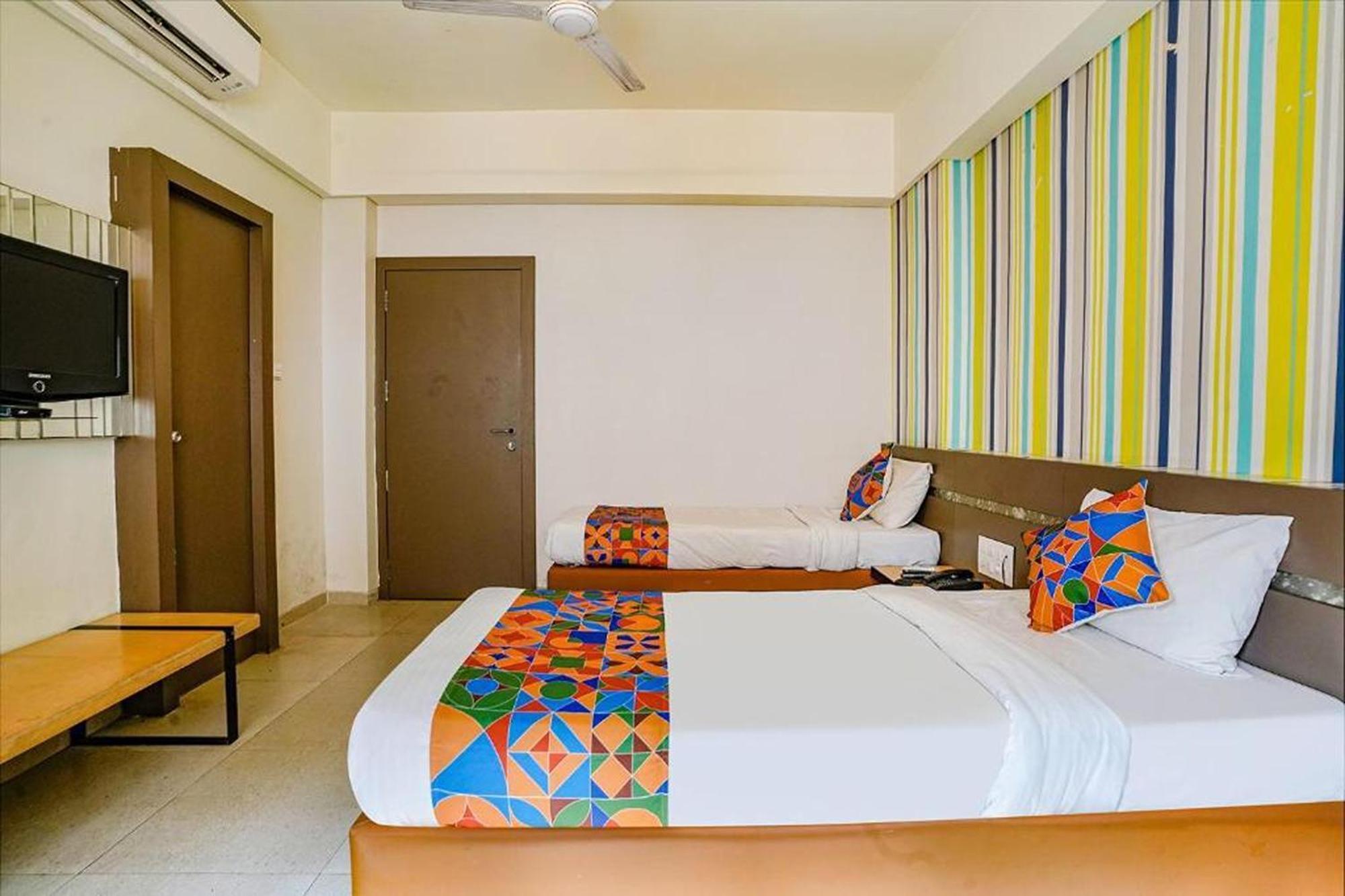 Hotel Gargi Deluxe ปูเน่ ภายนอก รูปภาพ