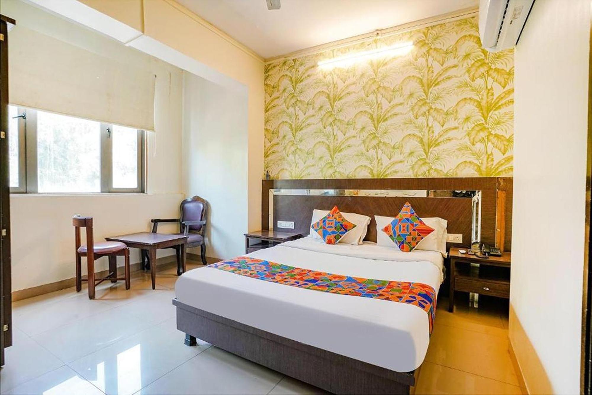 Hotel Gargi Deluxe ปูเน่ ภายนอก รูปภาพ