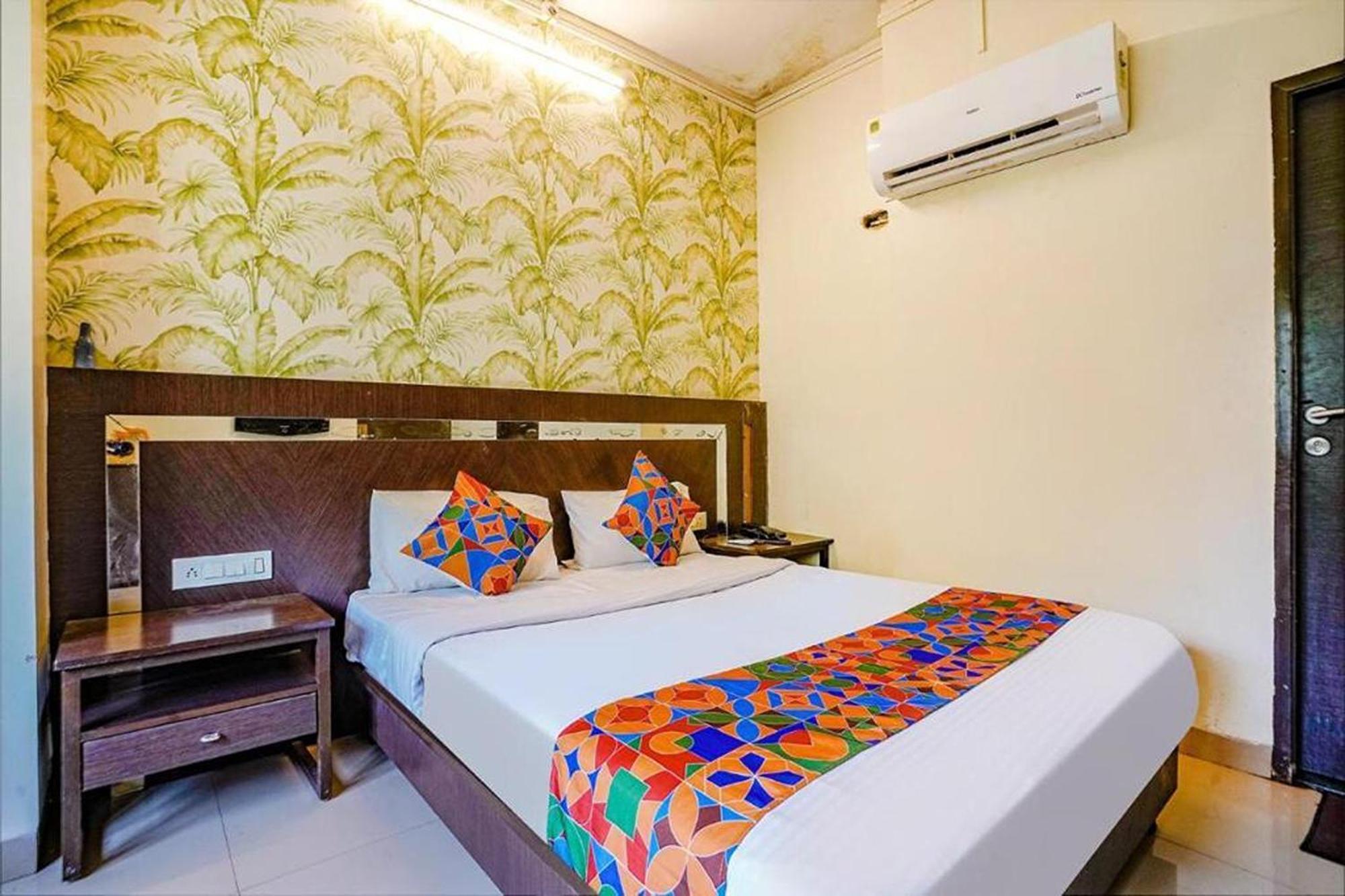 Hotel Gargi Deluxe ปูเน่ ภายนอก รูปภาพ