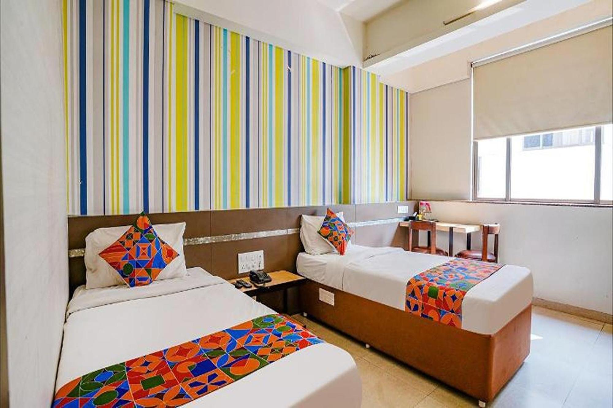 Hotel Gargi Deluxe ปูเน่ ภายนอก รูปภาพ