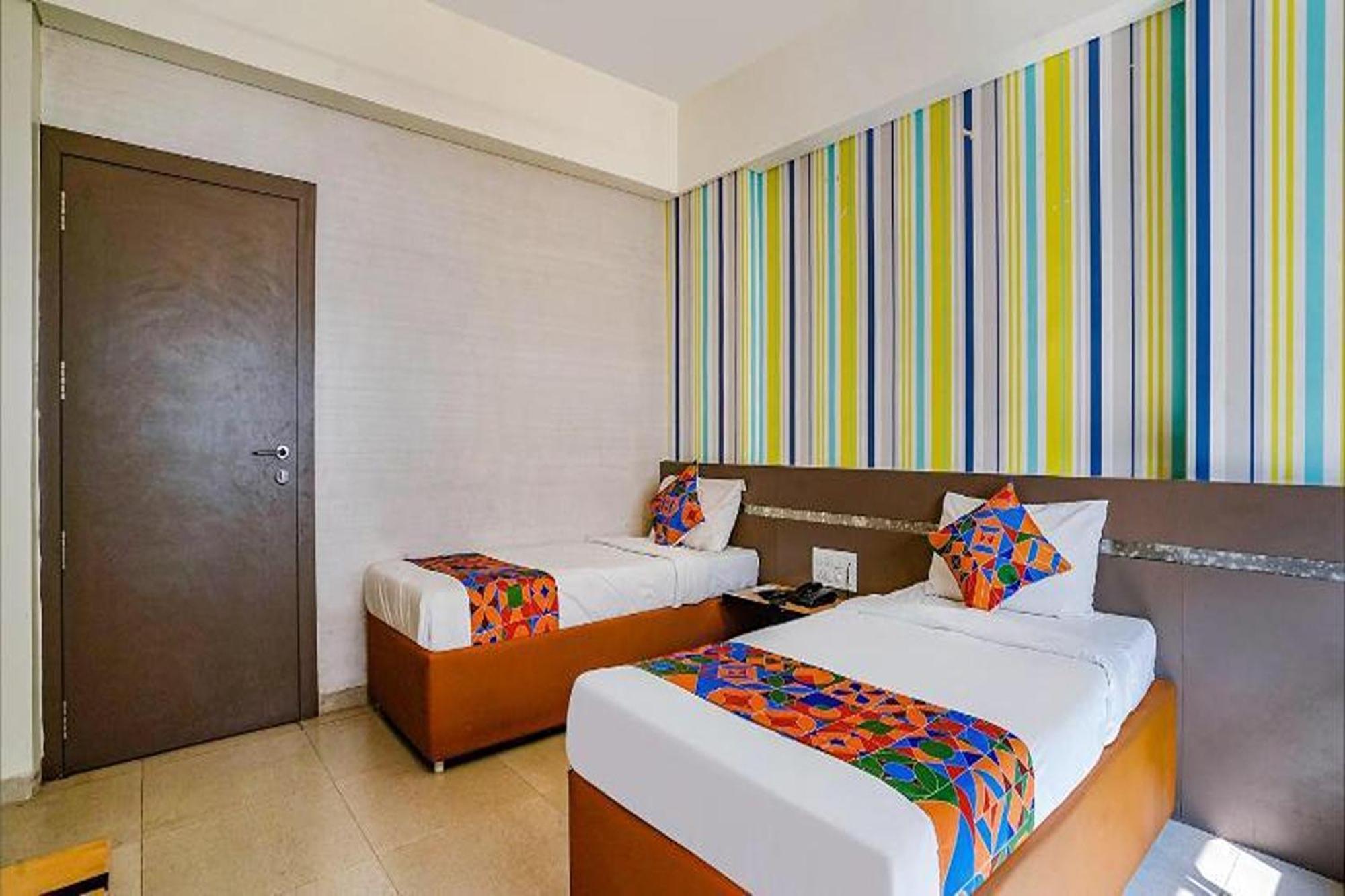 Hotel Gargi Deluxe ปูเน่ ภายนอก รูปภาพ
